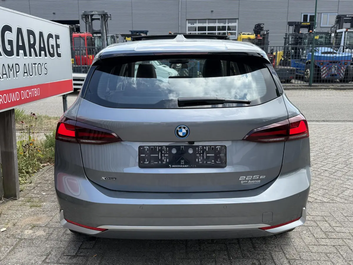 225e xDrive Luxury Line 17"/Leder + memory/Panoramadak/Camera/Apple Carplay & Android Auto