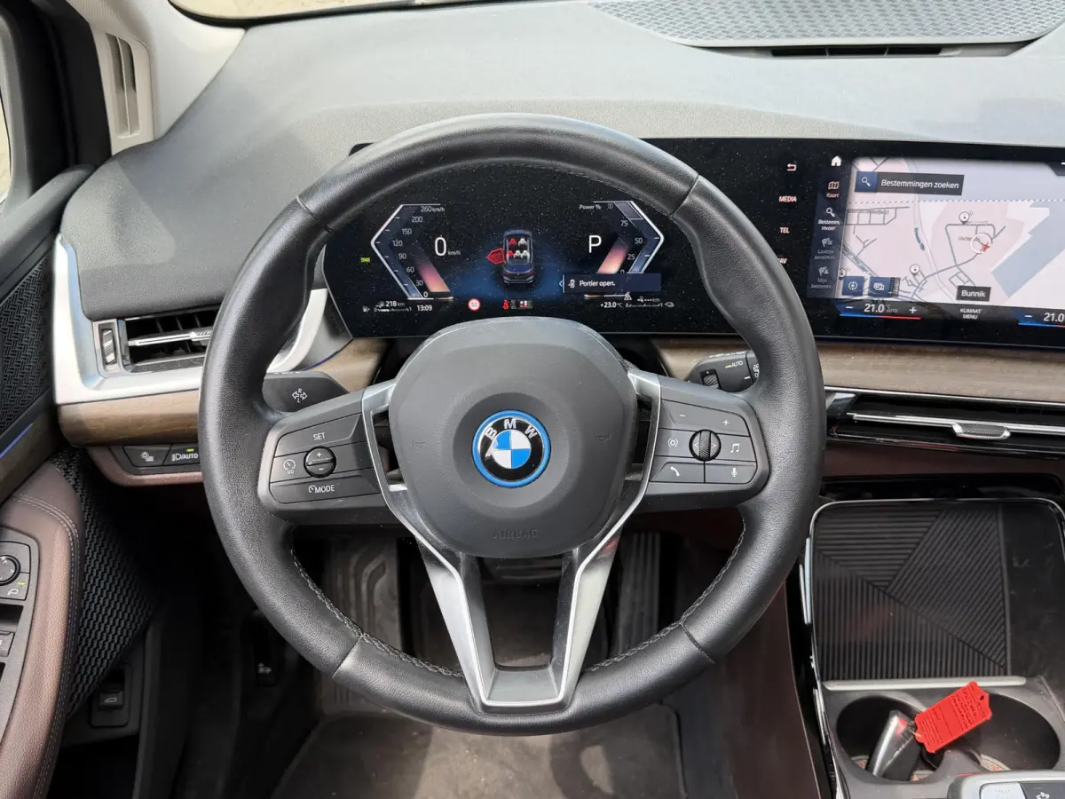 225e xDrive Luxury Line 17"/Leder + memory/Panoramadak/Camera/Apple Carplay & Android Auto