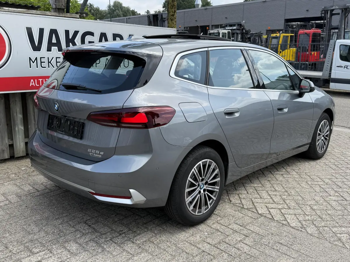 225e xDrive Luxury Line 17"/Leder + memory/Panoramadak/Camera/Apple Carplay & Android Auto