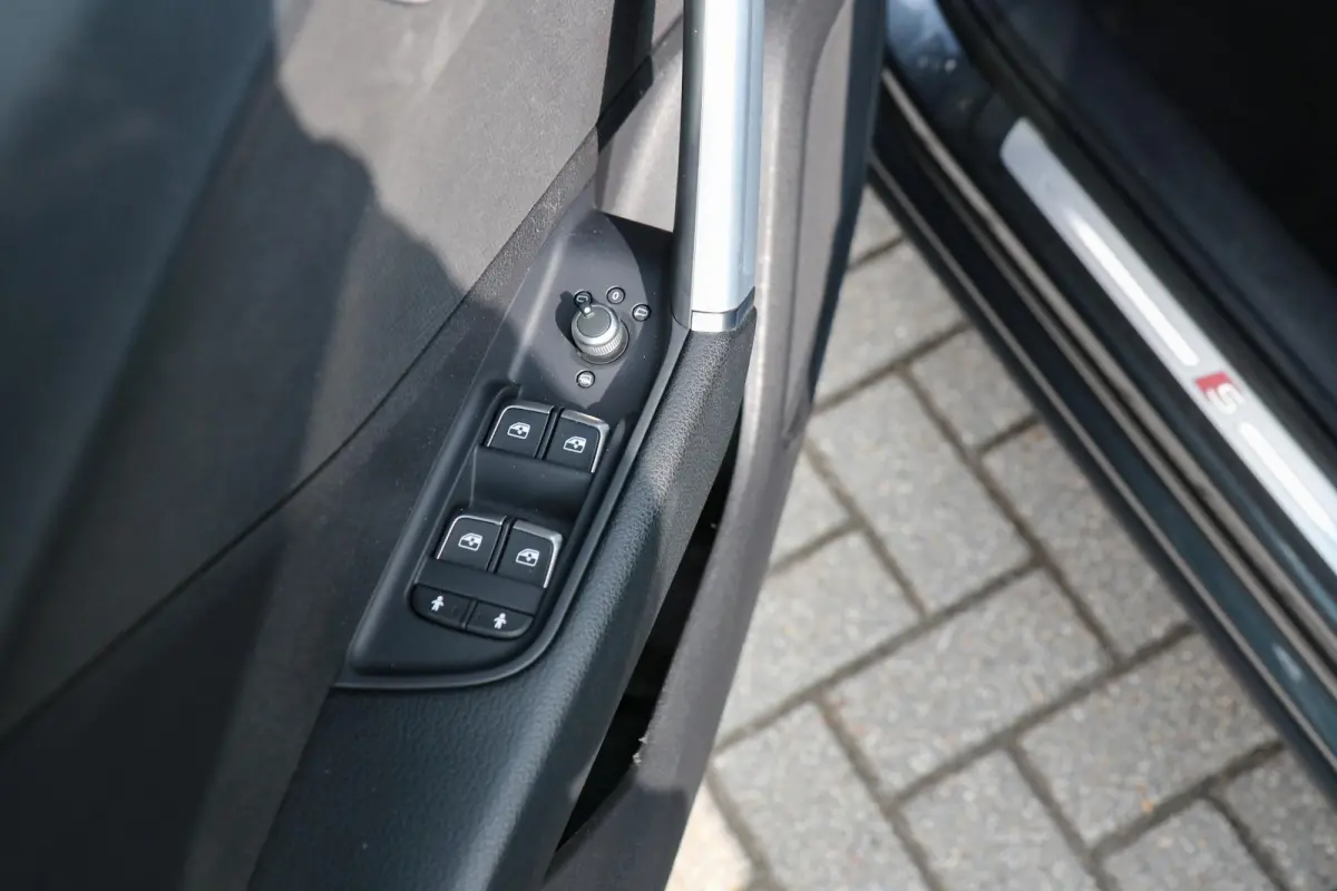 35 TFSI 150pk S-tronic S edition | Achteruitrijcamera | Stoelverwarming | 18" Velgen