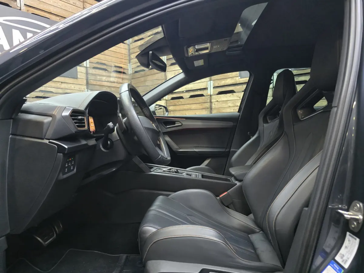 1.4 e-Hybrid VZ Performance Pano Carbon-Kuipstoelen 19"LM