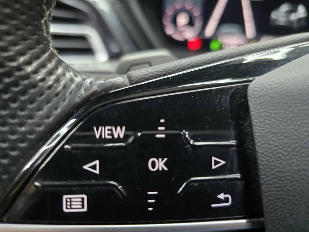 50 quattro S edition 77 kWh S Line Pano sonos HUD Leder Matrix Led LM 96.2% SOH