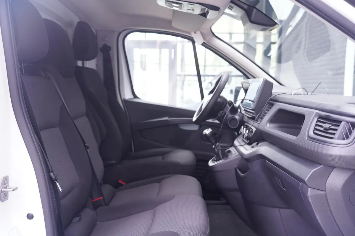 2.0 DCi 130 pk L2H1 Airco, Apple Carplay,Camera Trekhaak, BPM Vrij, Cruise Control, PDC achter, 3-Zits