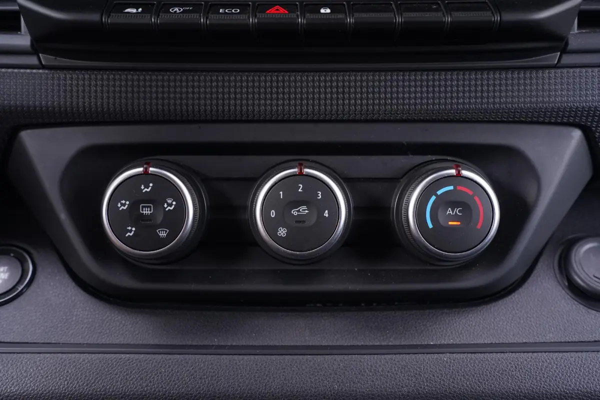 2.0 DCi 130 pk L2H1 Airco, Apple Carplay,Camera Trekhaak, BPM Vrij, Cruise Control, PDC achter, 3-Zits