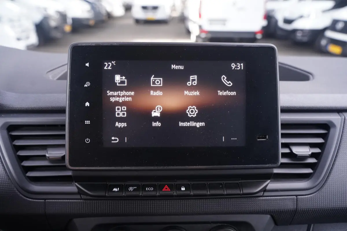 2.0 DCi 130 pk L2H1 Airco, Apple Carplay,Camera Trekhaak, BPM Vrij, Cruise Control, PDC achter, 3-Zits