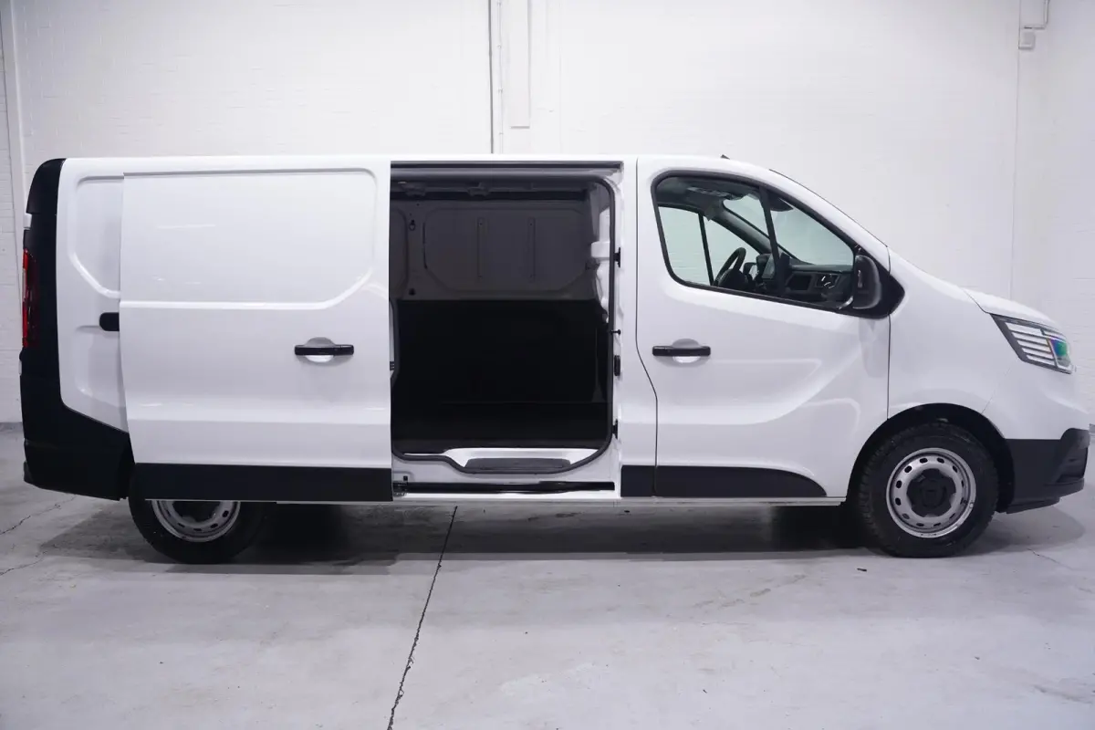 2.0 DCi 130 pk L2H1 Airco, Apple Carplay,Camera Trekhaak, BPM Vrij, Cruise Control, PDC achter, 3-Zits