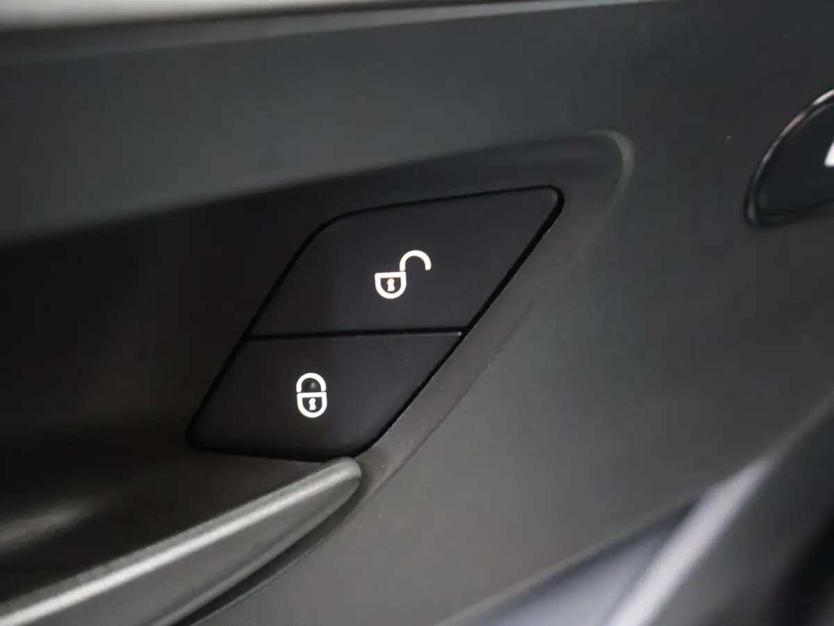 317 CDI | L2 H2 | NAVIGATIE | PARKEERCAMERA | 2-ZITS | STANDKACHEL | STOELVERWARMING | ALARM | CERTIFIED