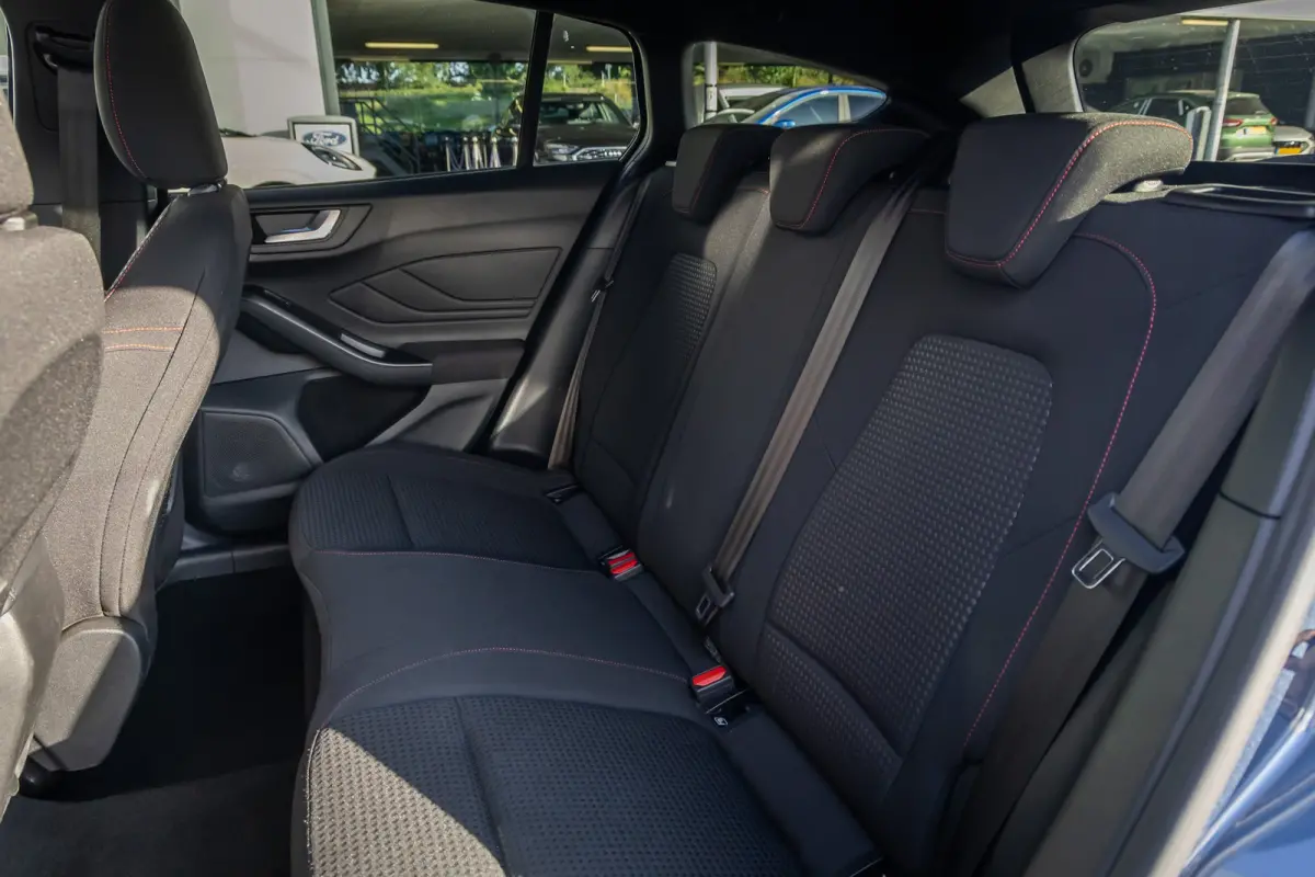 1.0 EcoBoost Hybrid ST Line | Keyless | Elektrische Trekhaak | Stoel- Stuurverwarming | FULL Led | Dodehoek detectie | ACC | Airco (automatisch) | Apple Carplay/Android Auto|telefoonintegrat