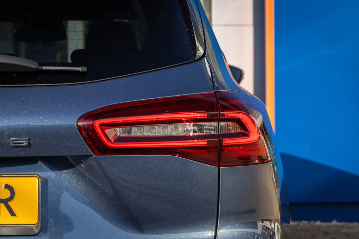 1.0 EcoBoost Hybrid ST Line | Keyless | Elektrische Trekhaak | Stoel- Stuurverwarming | FULL Led | Dodehoek detectie | ACC | Airco (automatisch) | Apple Carplay/Android Auto|telefoonintegrat
