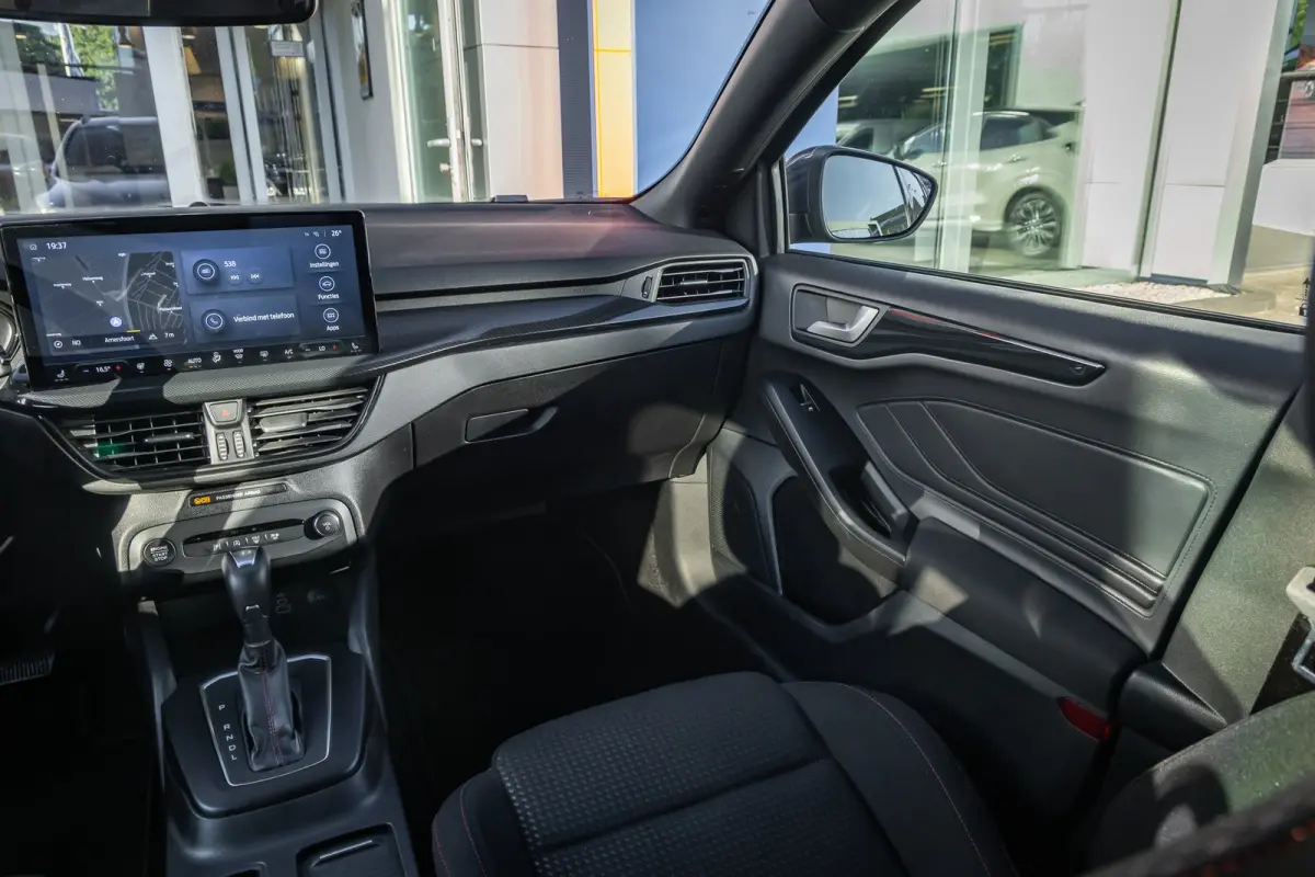 1.0 EcoBoost Hybrid ST Line | Keyless | Elektrische Trekhaak | Stoel- Stuurverwarming | FULL Led | Dodehoek detectie | ACC | Airco (automatisch) | Apple Carplay/Android Auto|telefoonintegrat