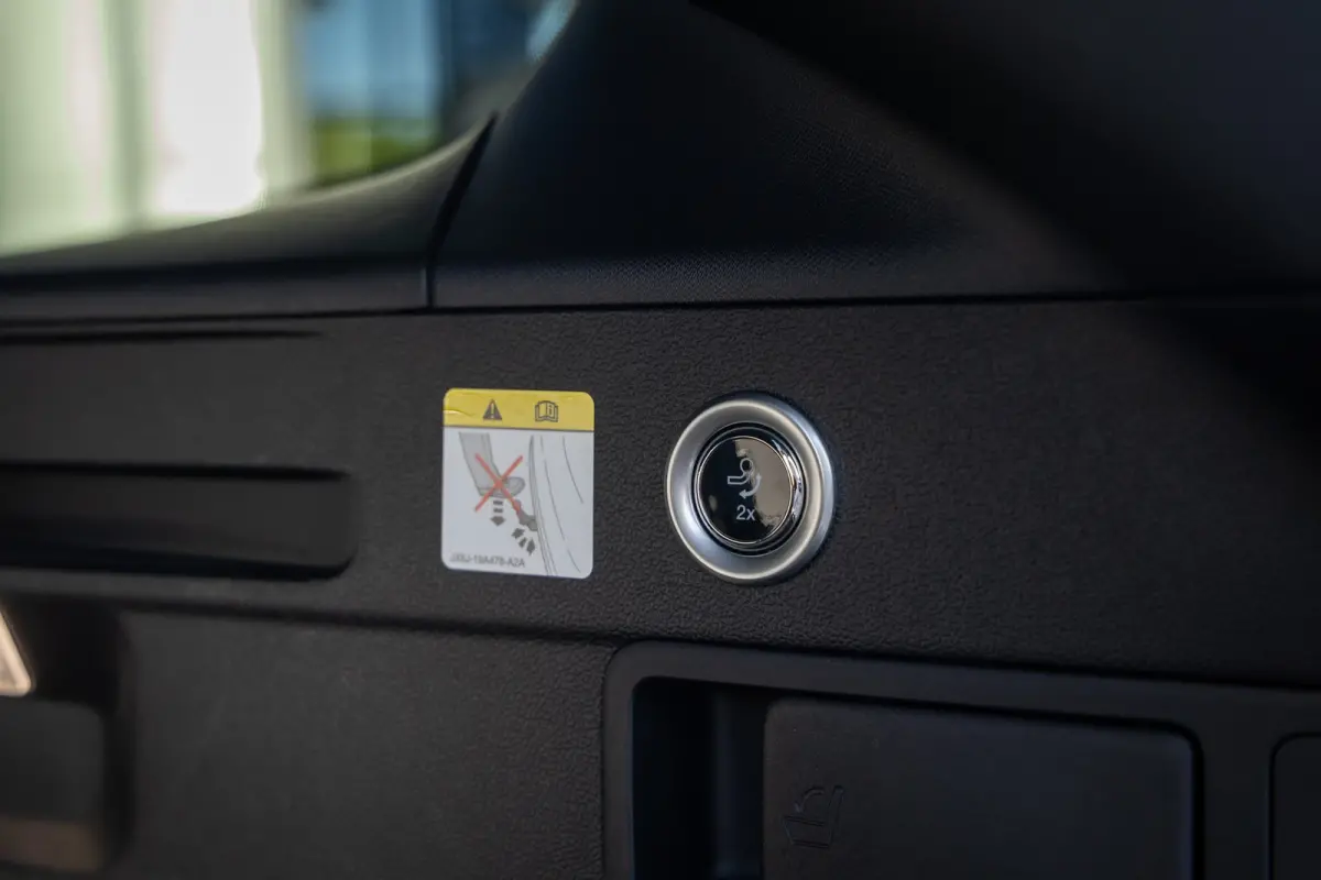 1.0 EcoBoost Hybrid ST Line | Keyless | Elektrische Trekhaak | Stoel- Stuurverwarming | FULL Led | Dodehoek detectie | ACC | Airco (automatisch) | Apple Carplay/Android Auto|telefoonintegrat