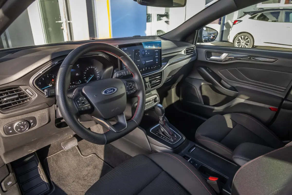 1.0 EcoBoost Hybrid ST Line | Keyless | Elektrische Trekhaak | Stoel- Stuurverwarming | FULL Led | Dodehoek detectie | ACC | Airco (automatisch) | Apple Carplay/Android Auto|telefoonintegrat