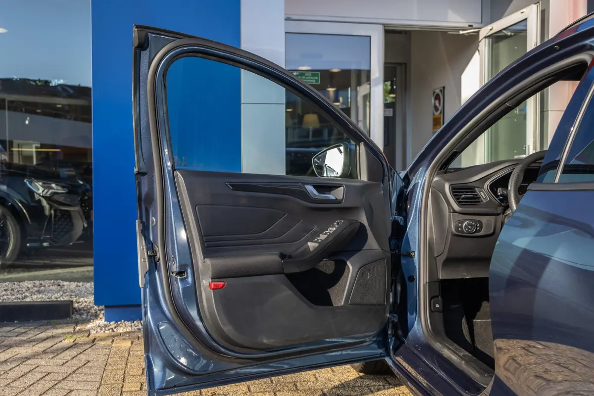 1.0 EcoBoost Hybrid ST Line | Keyless | Elektrische Trekhaak | Stoel- Stuurverwarming | FULL Led | Dodehoek detectie | ACC | Airco (automatisch) | Apple Carplay/Android Auto|telefoonintegrat