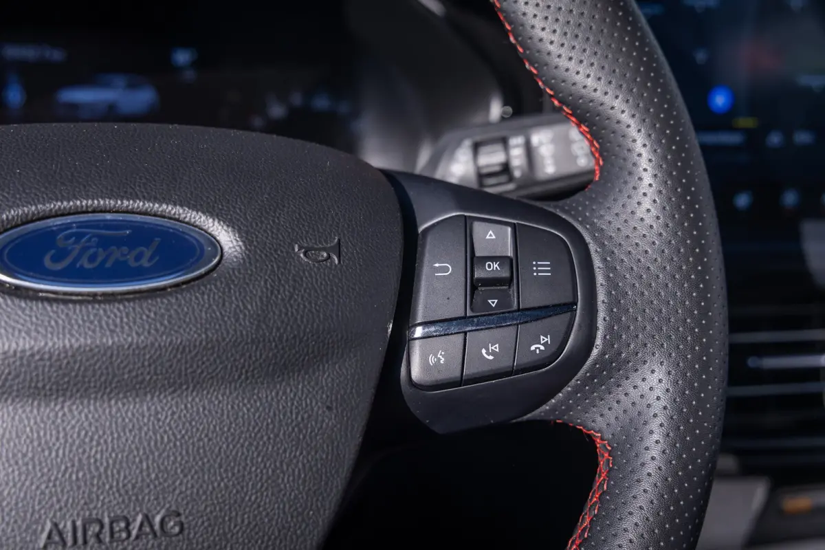 1.0 EcoBoost Hybrid ST Line | Keyless | Elektrische Trekhaak | Stoel- Stuurverwarming | FULL Led | Dodehoek detectie | ACC | Airco (automatisch) | Apple Carplay/Android Auto|telefoonintegrat