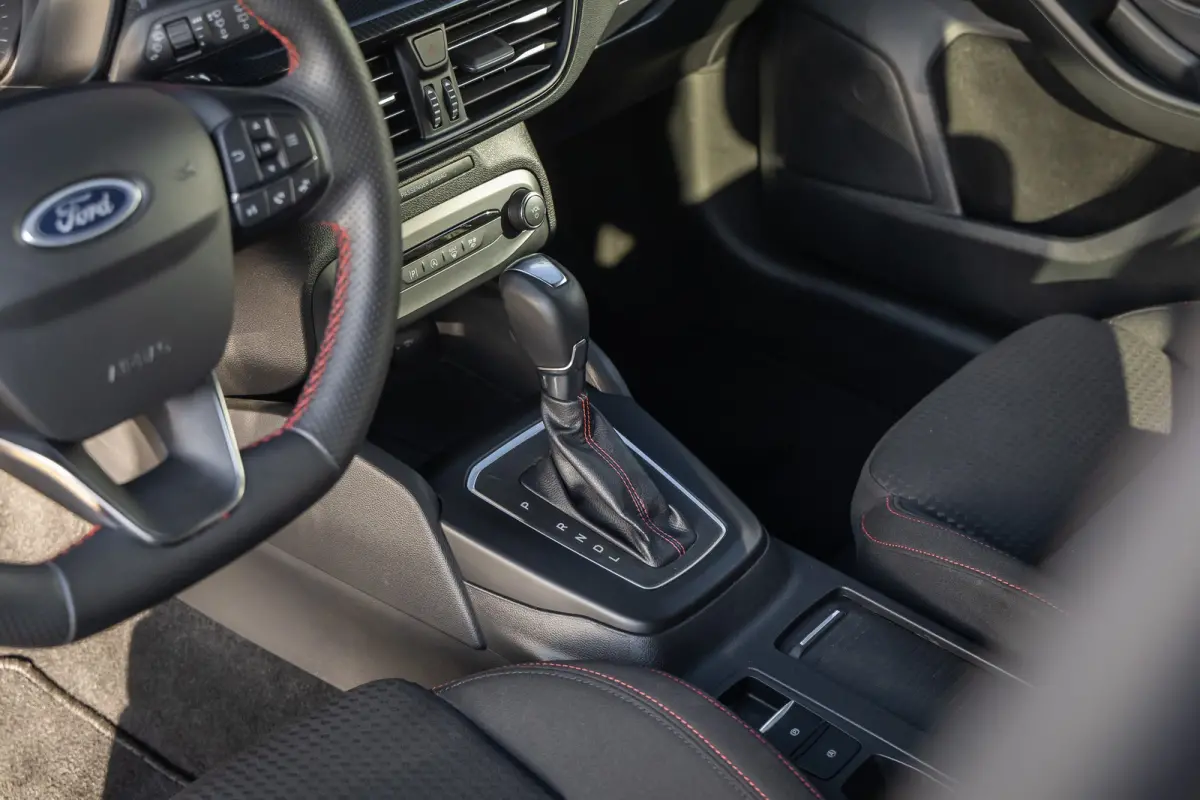 1.0 EcoBoost Hybrid ST Line | Keyless | Elektrische Trekhaak | Stoel- Stuurverwarming | FULL Led | Dodehoek detectie | ACC | Airco (automatisch) | Apple Carplay/Android Auto|telefoonintegrat
