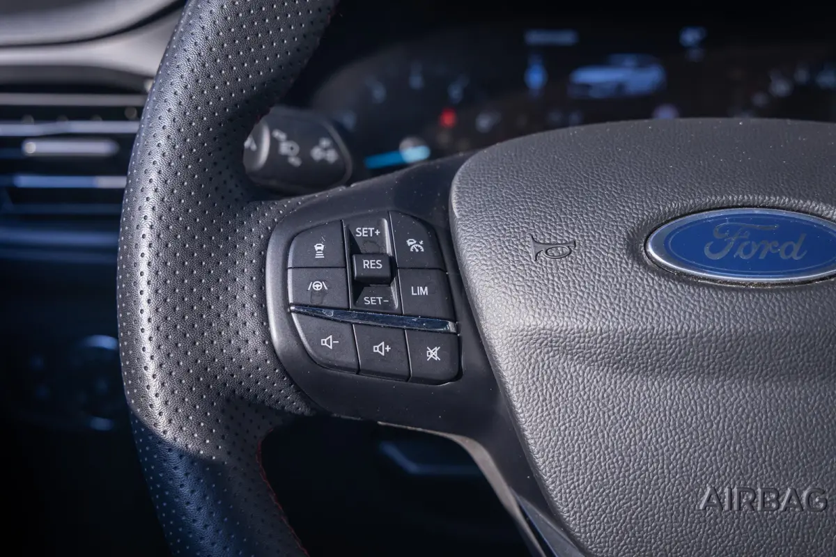 1.0 EcoBoost Hybrid ST Line | Keyless | Elektrische Trekhaak | Stoel- Stuurverwarming | FULL Led | Dodehoek detectie | ACC | Airco (automatisch) | Apple Carplay/Android Auto|telefoonintegrat
