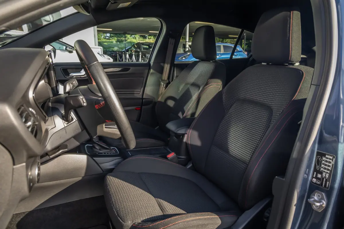 1.0 EcoBoost Hybrid ST Line | Keyless | Elektrische Trekhaak | Stoel- Stuurverwarming | FULL Led | Dodehoek detectie | ACC | Airco (automatisch) | Apple Carplay/Android Auto|telefoonintegrat