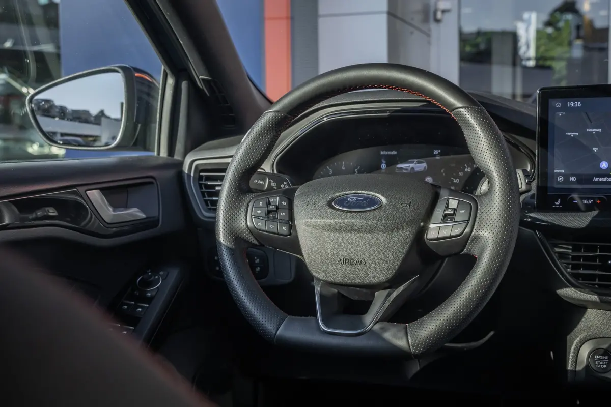 1.0 EcoBoost Hybrid ST Line | Keyless | Elektrische Trekhaak | Stoel- Stuurverwarming | FULL Led | Dodehoek detectie | ACC | Airco (automatisch) | Apple Carplay/Android Auto|telefoonintegrat