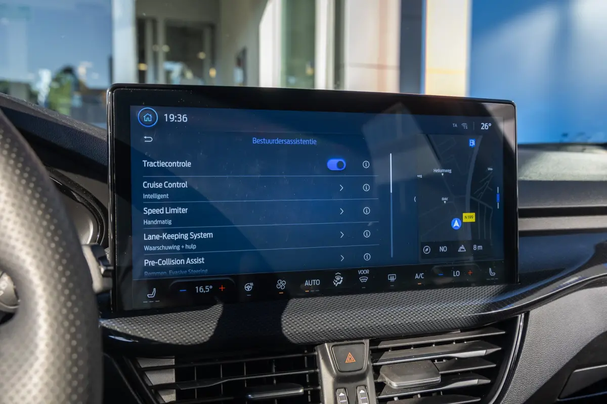 1.0 EcoBoost Hybrid ST Line | Keyless | Elektrische Trekhaak | Stoel- Stuurverwarming | FULL Led | Dodehoek detectie | ACC | Airco (automatisch) | Apple Carplay/Android Auto|telefoonintegrat