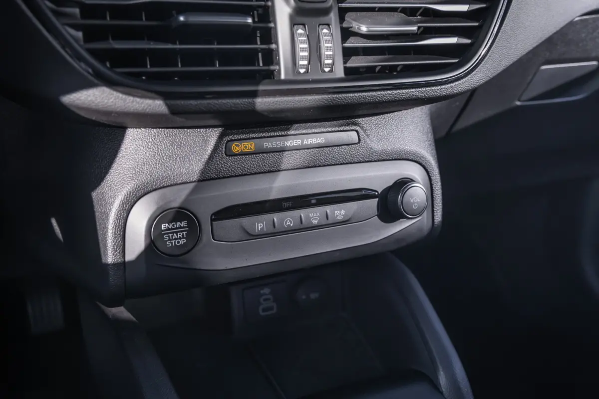 1.0 EcoBoost Hybrid ST Line | Keyless | Elektrische Trekhaak | Stoel- Stuurverwarming | FULL Led | Dodehoek detectie | ACC | Airco (automatisch) | Apple Carplay/Android Auto|telefoonintegrat
