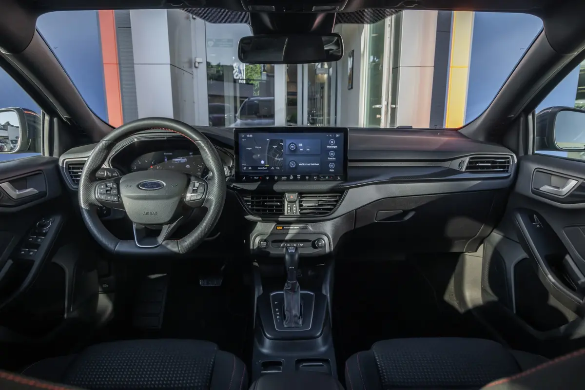 1.0 EcoBoost Hybrid ST Line | Keyless | Elektrische Trekhaak | Stoel- Stuurverwarming | FULL Led | Dodehoek detectie | ACC | Airco (automatisch) | Apple Carplay/Android Auto|telefoonintegrat