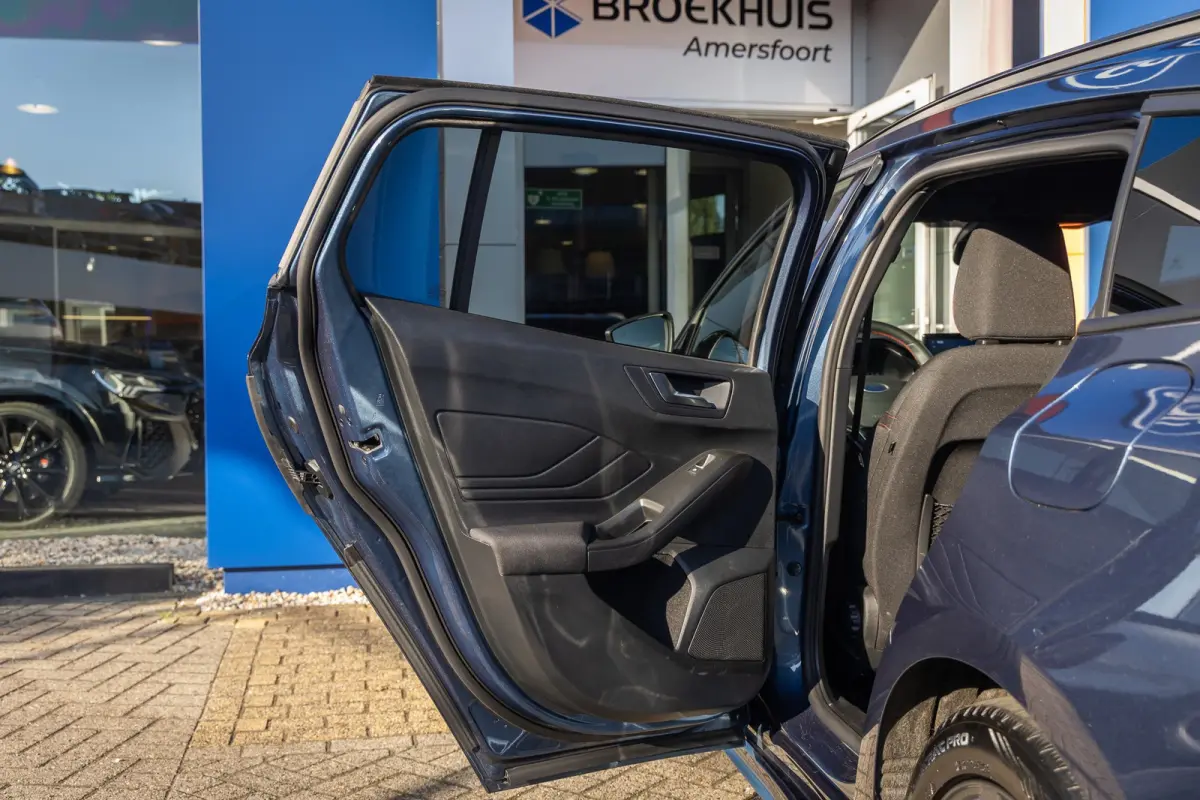 1.0 EcoBoost Hybrid ST Line | Keyless | Elektrische Trekhaak | Stoel- Stuurverwarming | FULL Led | Dodehoek detectie | ACC | Airco (automatisch) | Apple Carplay/Android Auto|telefoonintegrat