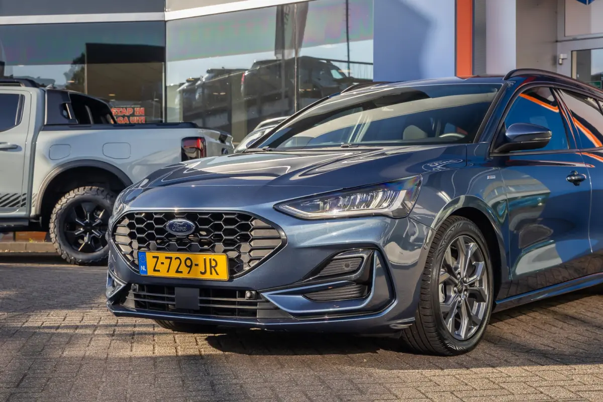 1.0 EcoBoost Hybrid ST Line | Keyless | Elektrische Trekhaak | Stoel- Stuurverwarming | FULL Led | Dodehoek detectie | ACC | Airco (automatisch) | Apple Carplay/Android Auto|telefoonintegrat