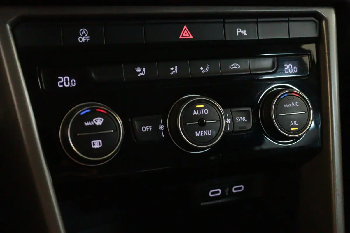 1.0 TSI Style | TWO-TONE | NAVI / APPCONNECT | CLIMA | PDC V+A | ADAP CRUISE |