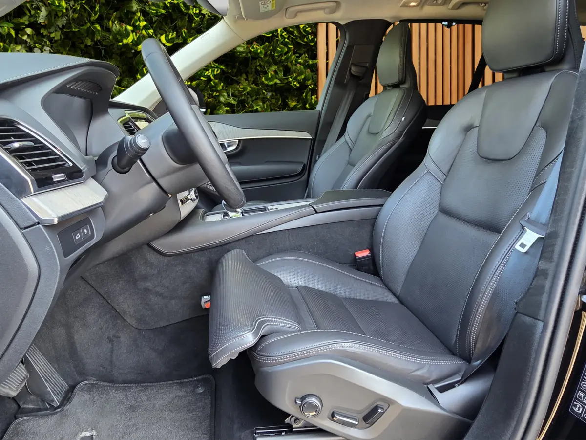 2.0 T8 Recharge AWD Ultra Dark Black | Full Option! | Trekhaak | Luchtvering | Bowers&Wilkins | Massage/ventilatie