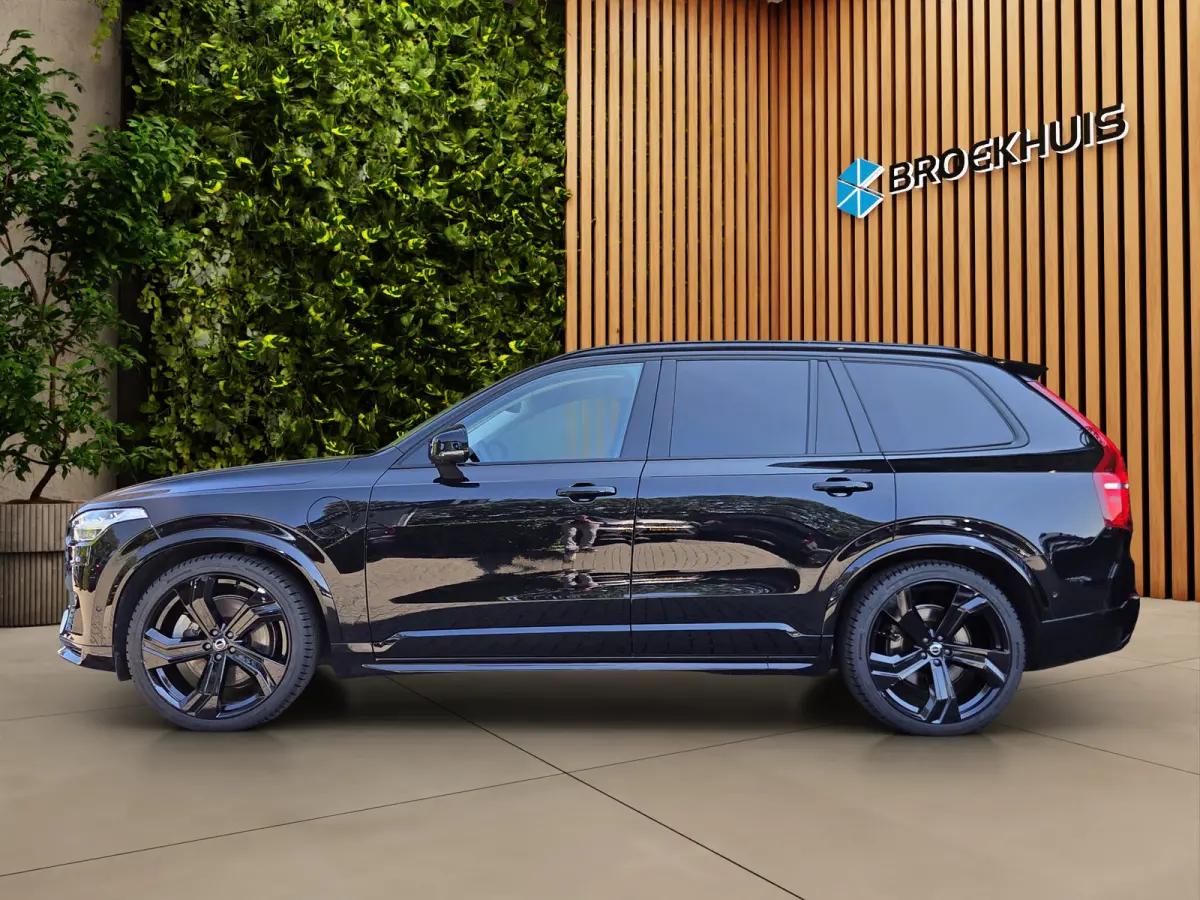 2.0 T8 Recharge AWD Ultra Dark Black | Full Option! | Trekhaak | Luchtvering | Bowers&Wilkins | Massage/ventilatie
