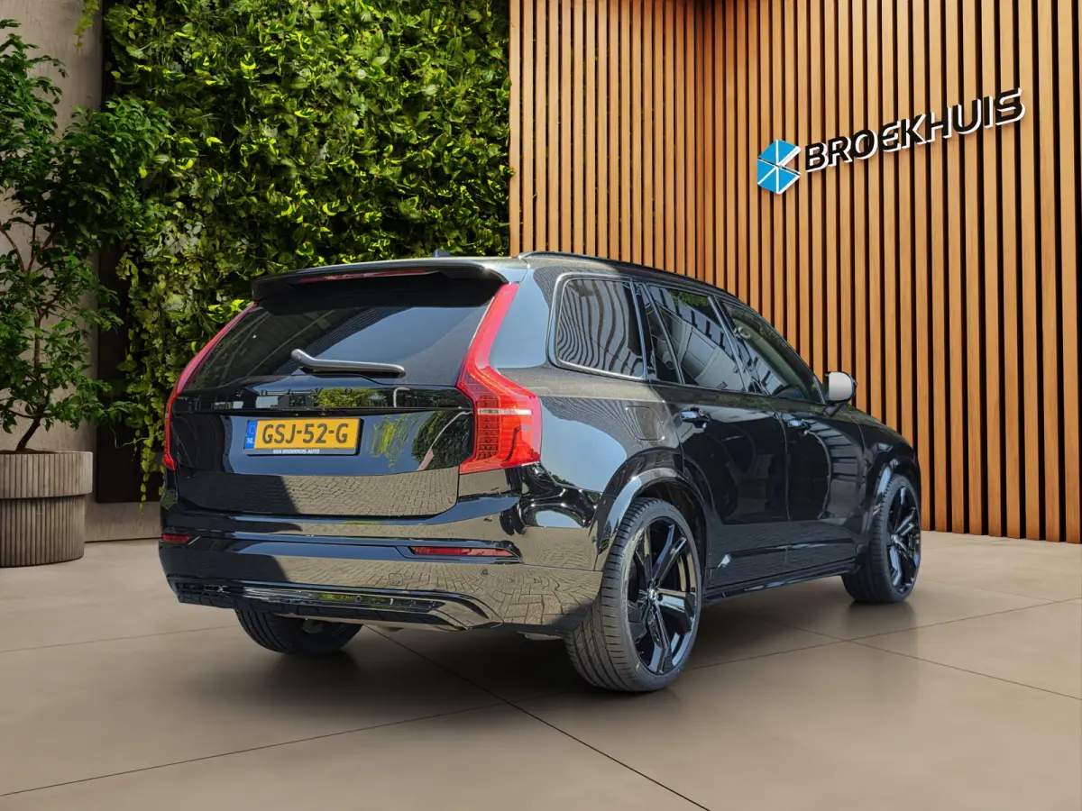 2.0 T8 Recharge AWD Ultra Dark Black | Full Option! | Trekhaak | Luchtvering | Bowers&Wilkins | Massage/ventilatie