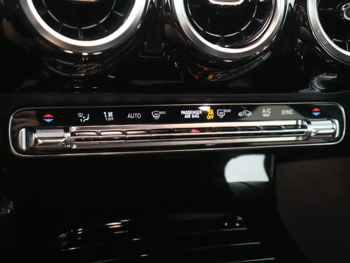 180 Business Solution AMG /Achteruitrijcamera /Stoelverwarming /18 Inch