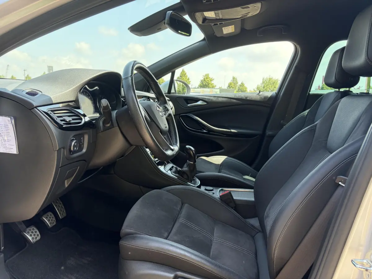 1.2 Ultimate 146pk,Camera,Keyless,Carplay,6 Bak,Afn Trekhaak,Stoelverw,Lm velgen,Alcantara-Leder,Dealer Onderhouden,Clima,Cruise,Dodehoek,Rijstrooksensor,N.A.P,PDc V+A,Apk tot 07-2028