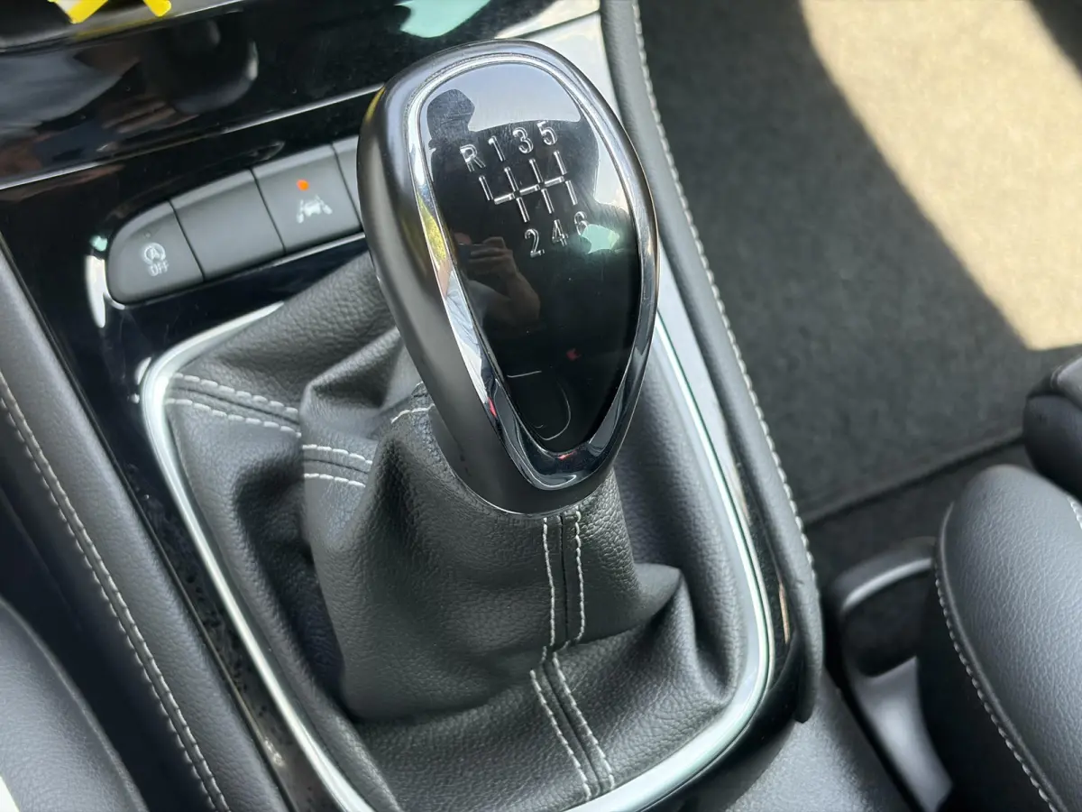 1.2 Ultimate 146pk,Camera,Keyless,Carplay,6 Bak,Afn Trekhaak,Stoelverw,Lm velgen,Alcantara-Leder,Dealer Onderhouden,Clima,Cruise,Dodehoek,Rijstrooksensor,N.A.P,PDc V+A,Apk tot 07-2028