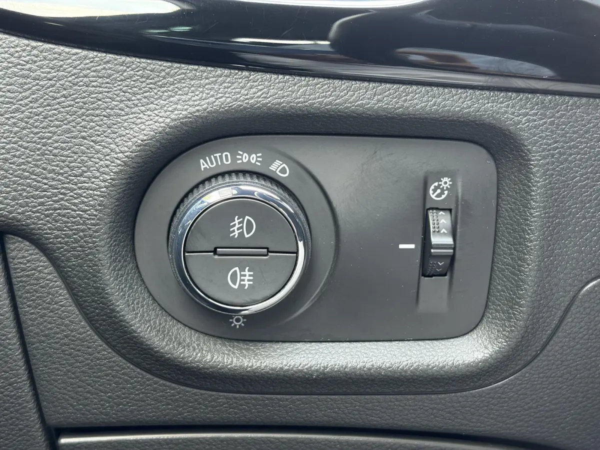 1.2 Ultimate 146pk,Camera,Keyless,Carplay,6 Bak,Afn Trekhaak,Stoelverw,Lm velgen,Alcantara-Leder,Dealer Onderhouden,Clima,Cruise,Dodehoek,Rijstrooksensor,N.A.P,PDc V+A,Apk tot 07-2028