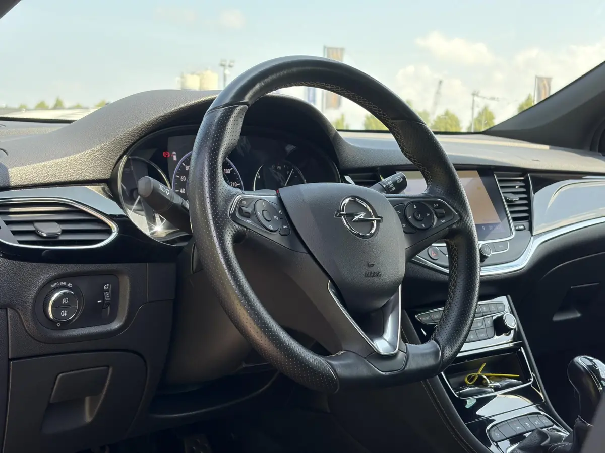 1.2 Ultimate 146pk,Camera,Keyless,Carplay,6 Bak,Afn Trekhaak,Stoelverw,Lm velgen,Alcantara-Leder,Dealer Onderhouden,Clima,Cruise,Dodehoek,Rijstrooksensor,N.A.P,PDc V+A,Apk tot 07-2028