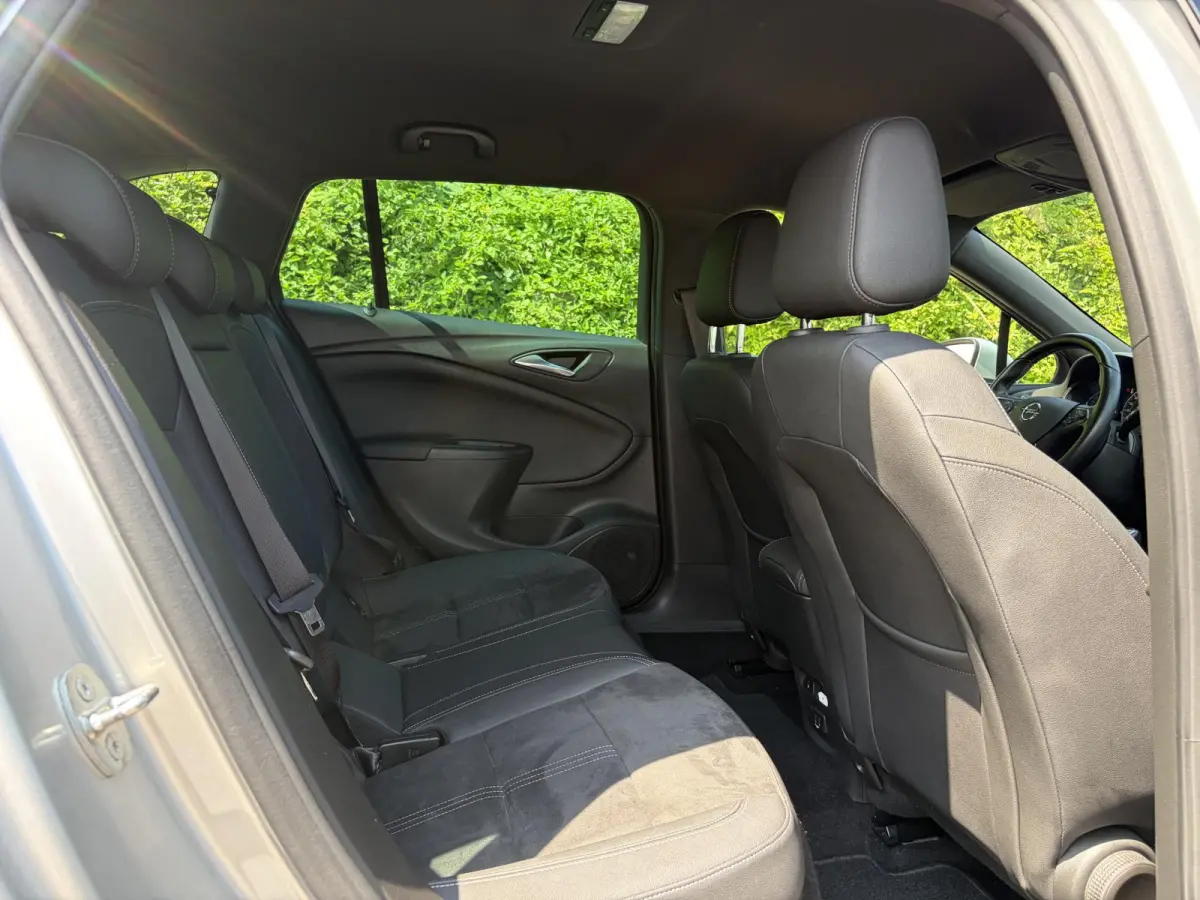1.2 Ultimate 146pk,Camera,Keyless,Carplay,6 Bak,Afn Trekhaak,Stoelverw,Lm velgen,Alcantara-Leder,Dealer Onderhouden,Clima,Cruise,Dodehoek,Rijstrooksensor,N.A.P,PDc V+A,Apk tot 07-2028