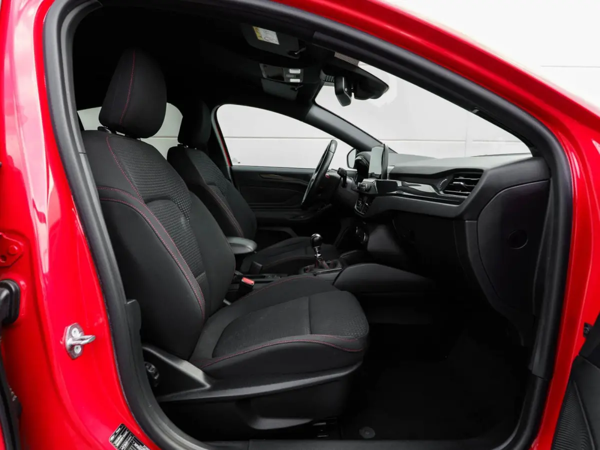 1.0 125pk EcoBoost ST Line Business | Carplay | 2x PDC | Adaptieve cruise | 18" Velgen
