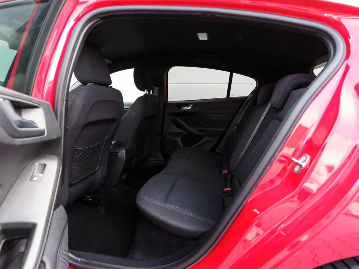 1.0 125pk EcoBoost ST Line Business | Carplay | 2x PDC | Adaptieve cruise | 18" Velgen