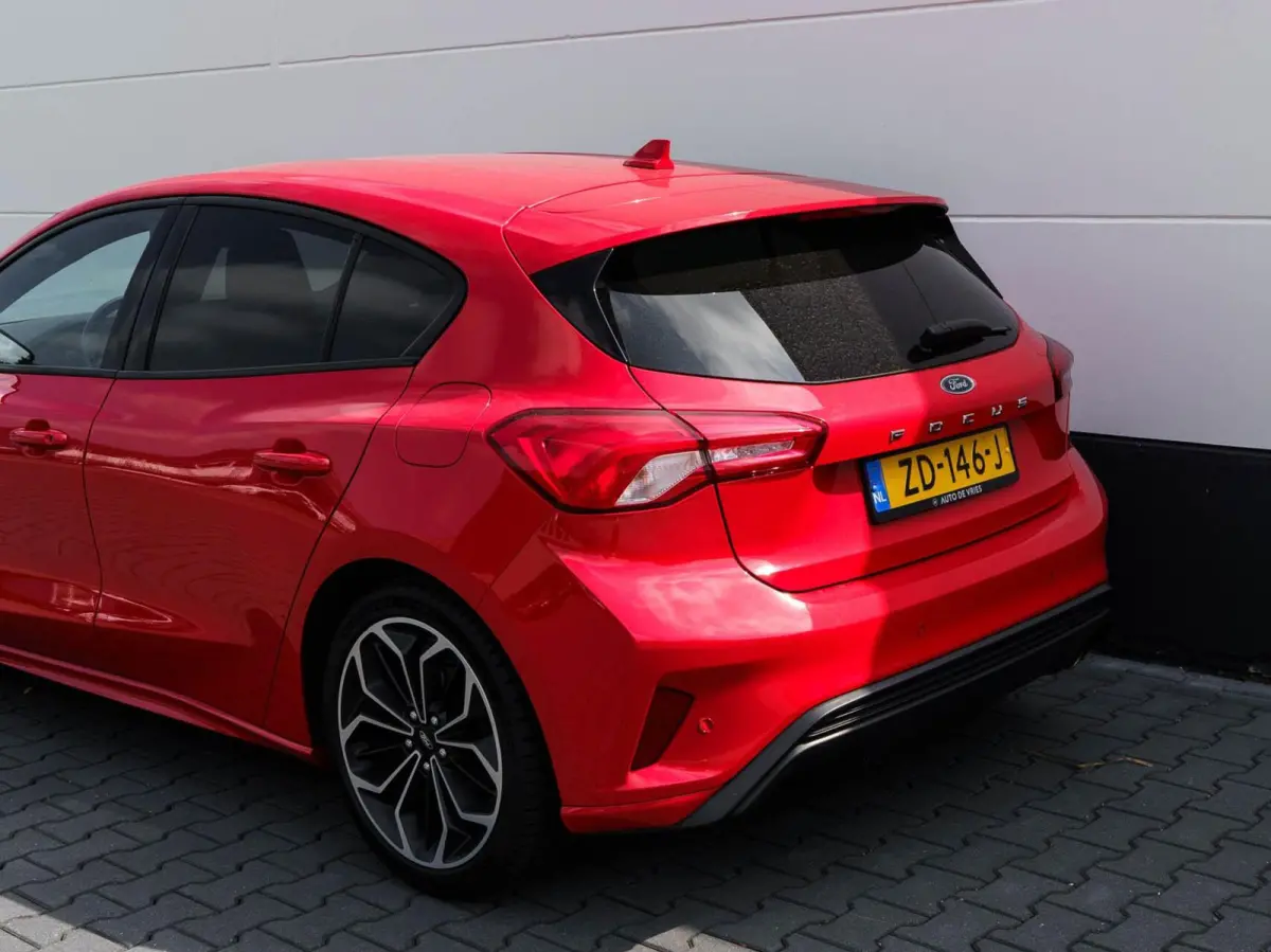 1.0 125pk EcoBoost ST Line Business | Carplay | 2x PDC | Adaptieve cruise | 18" Velgen
