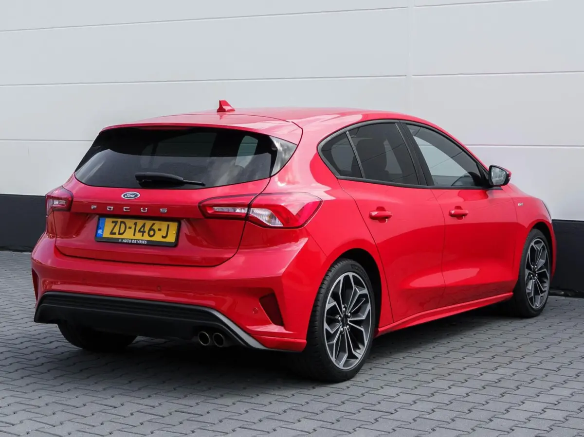 1.0 125pk EcoBoost ST Line Business | Carplay | 2x PDC | Adaptieve cruise | 18" Velgen