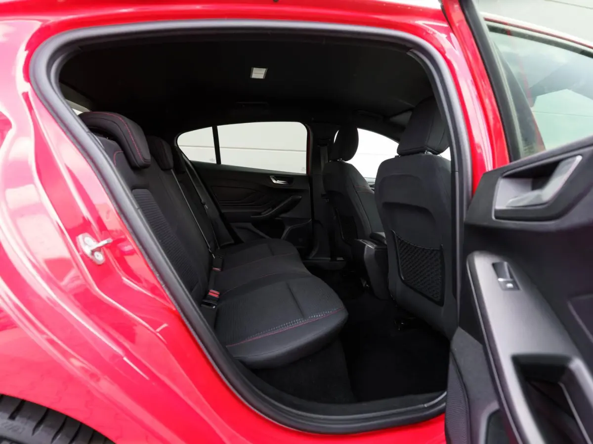1.0 125pk EcoBoost ST Line Business | Carplay | 2x PDC | Adaptieve cruise | 18" Velgen