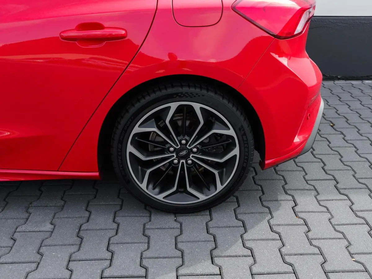 1.0 125pk EcoBoost ST Line Business | Carplay | 2x PDC | Adaptieve cruise | 18" Velgen