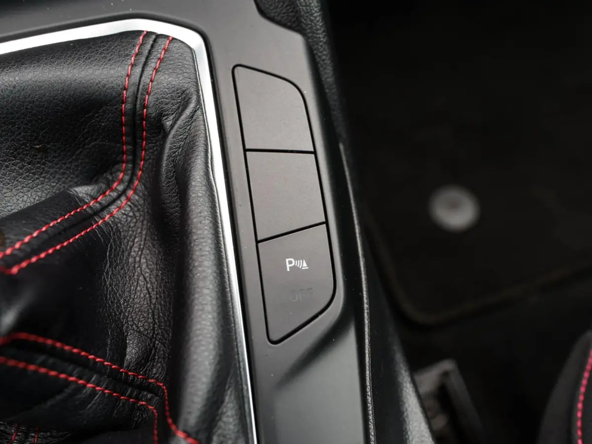 1.0 125pk EcoBoost ST Line Business | Carplay | 2x PDC | Adaptieve cruise | 18" Velgen