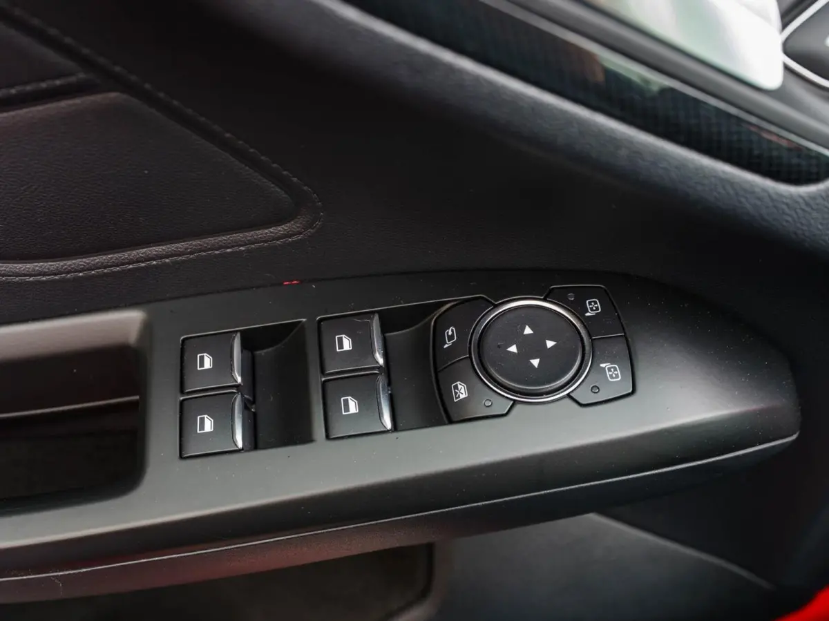 1.0 125pk EcoBoost ST Line Business | Carplay | 2x PDC | Adaptieve cruise | 18" Velgen