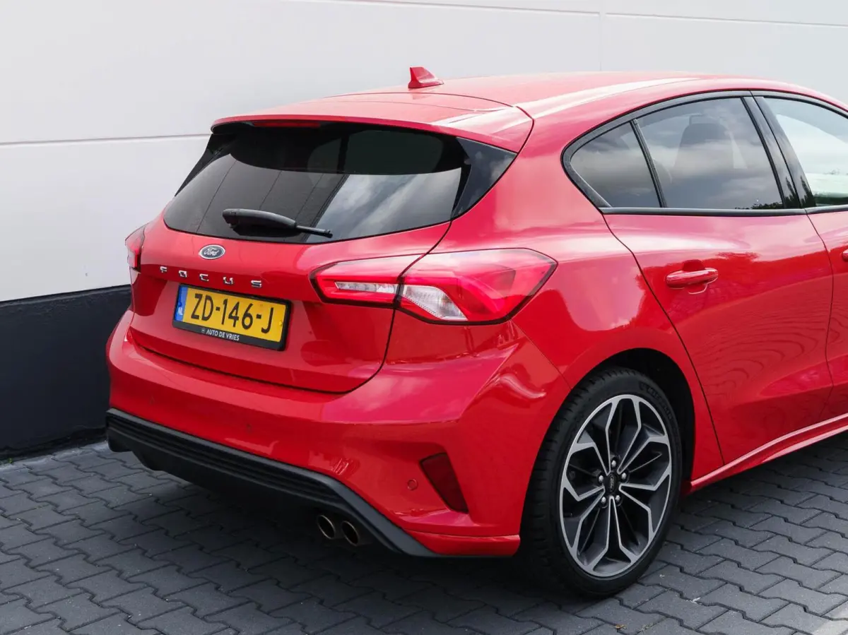1.0 125pk EcoBoost ST Line Business | Carplay | 2x PDC | Adaptieve cruise | 18" Velgen
