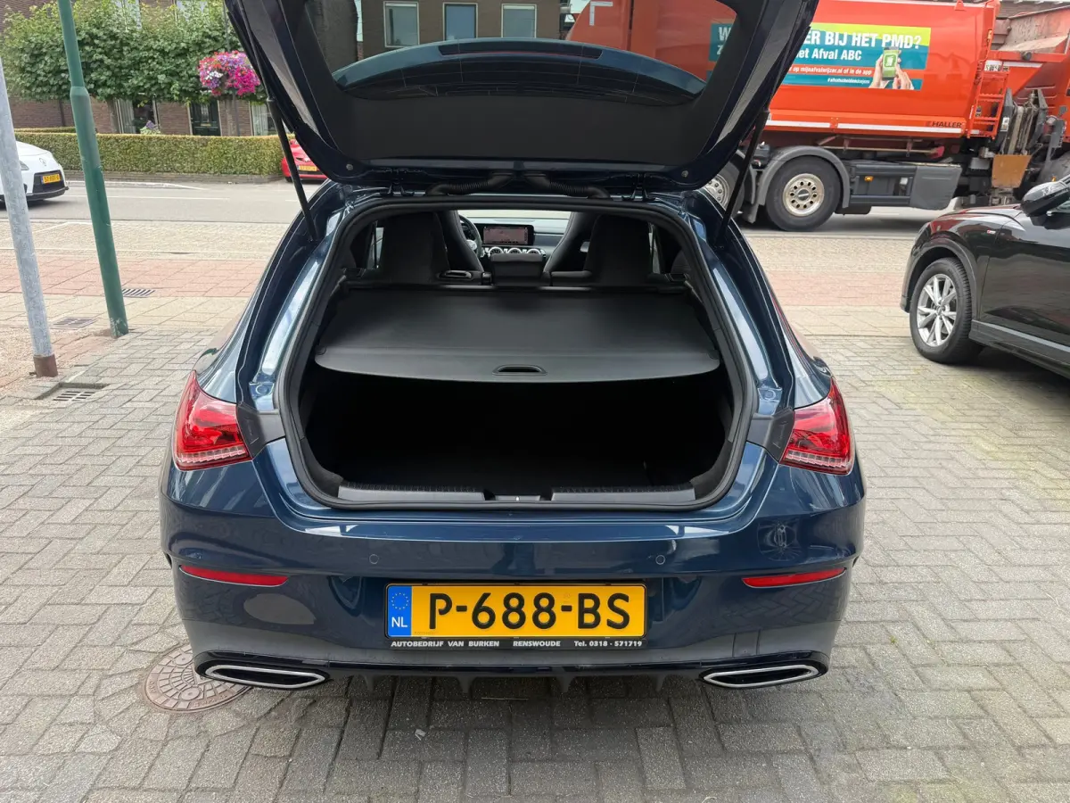 180 Business Solution AMG,NL-auto,Panoramadak,Ambient,Stoelverwarming,Navigatie