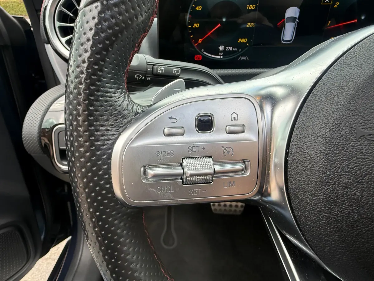 180 Business Solution AMG,NL-auto,Panoramadak,Ambient,Stoelverwarming,Navigatie