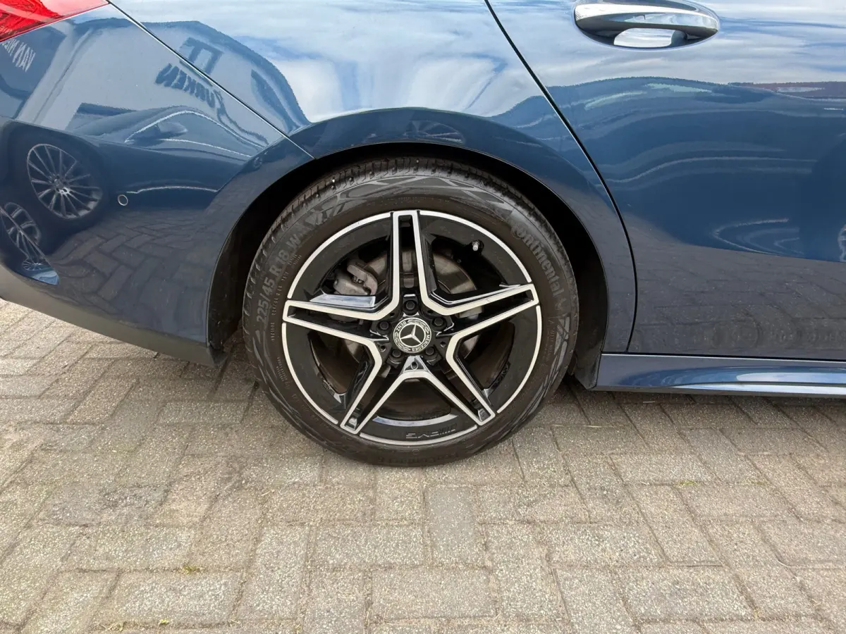 180 Business Solution AMG,NL-auto,Panoramadak,Ambient,Stoelverwarming,Navigatie