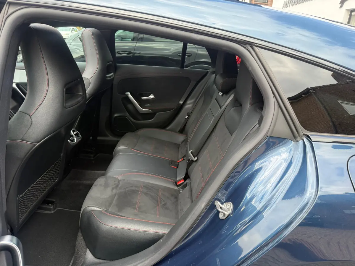 180 Business Solution AMG,NL-auto,Panoramadak,Ambient,Stoelverwarming,Navigatie